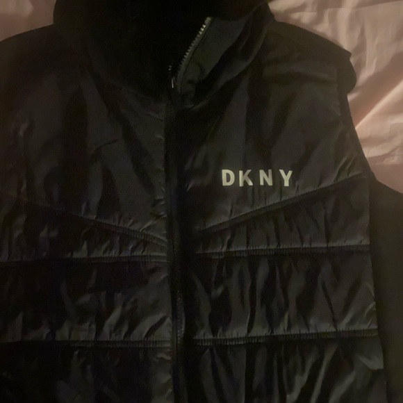 Women’s XL - DKNY Puffer Vest, Black - Picture 6 of 14